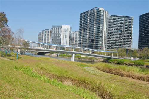 輕盈飄逸，ETFE人行天橋為城市增添一道璀璨風(fēng)景線